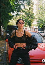 Load image into Gallery viewer, Model is standing in front of a red car, hands on the waist and wearing black clothes ans the dalia chains collar.