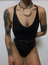 Load image into Gallery viewer, Model is standing wearing the dalia chain collar and a black body and as cincg belt a flat pouch bag.